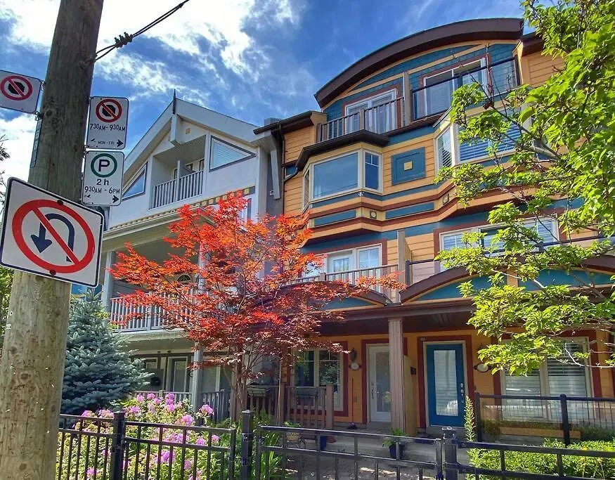 Apartment Bright Studio W Full Kitchen And Detached Bathroom Toronto Canada