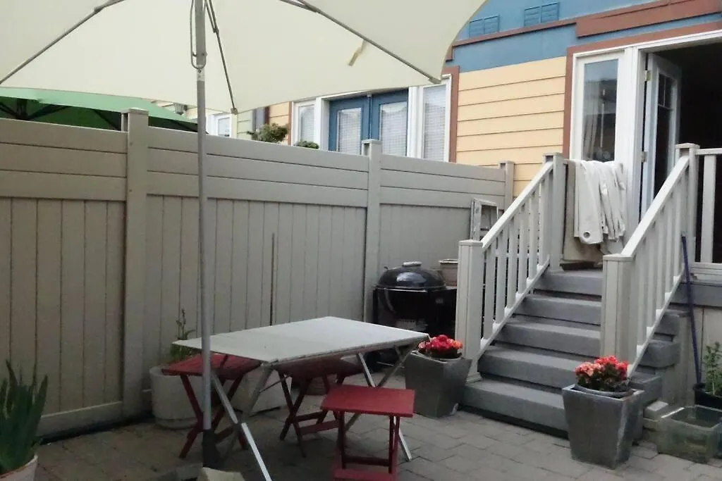 Apartment Bright Studio W Full Kitchen And Detached Bathroom Toronto