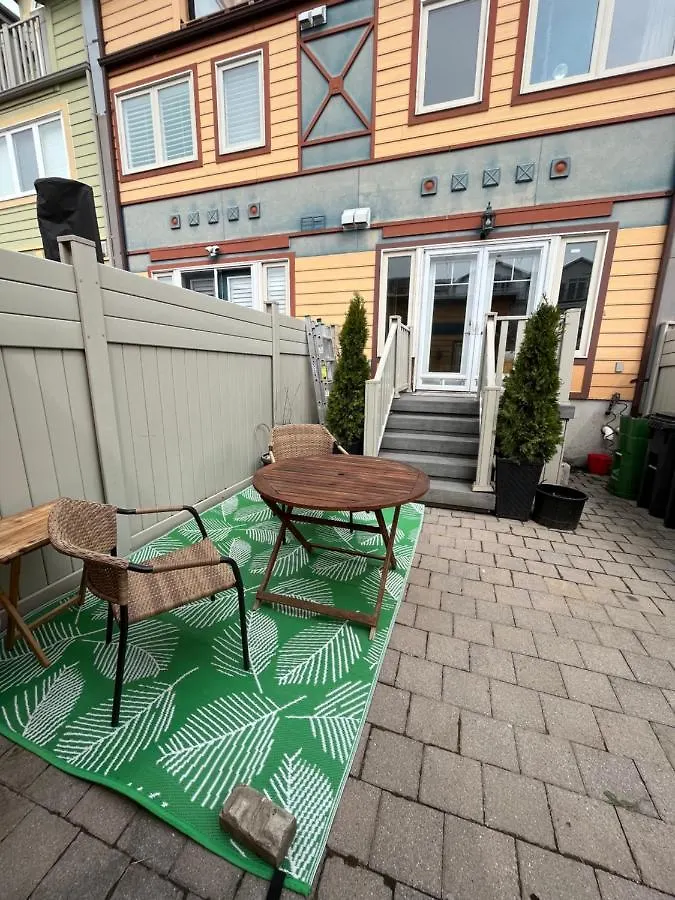 Bright Studio W Full Kitchen And Detached Bathroom Toronto